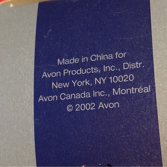 Vintage AVON pin, tiny angel birthstone pin December/simulated blue topaz - Picture 7 of 7